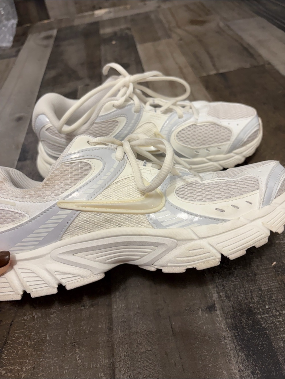 Nike Women’s White/Cream V5 Running Shoes